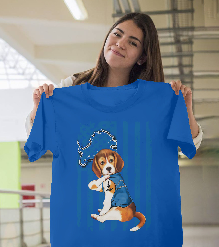 Beagle Wearing I Love Mom Shirt With Detroit Lions Logo And Blue T-Shirt