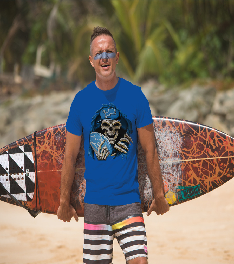 Skullbong Detroit Lions Skeleton Holding Football In Detroit Lions Cap T-Shirt