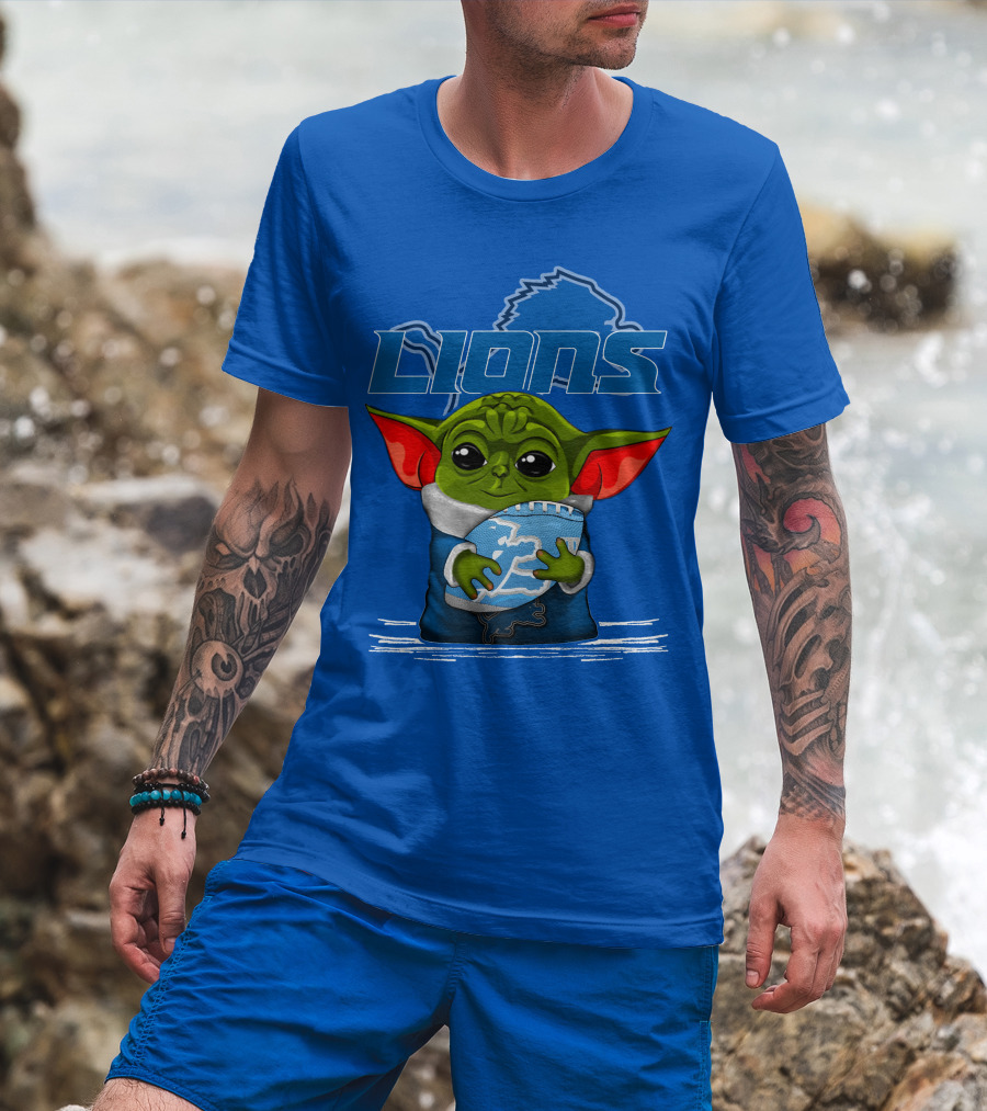Yoda Holding Football DETROIT LIONS T-Shirt