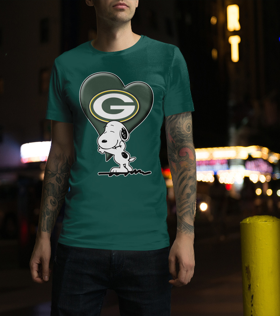 Snoopy Hugging Heart With Green Bay Packers T-Shirt