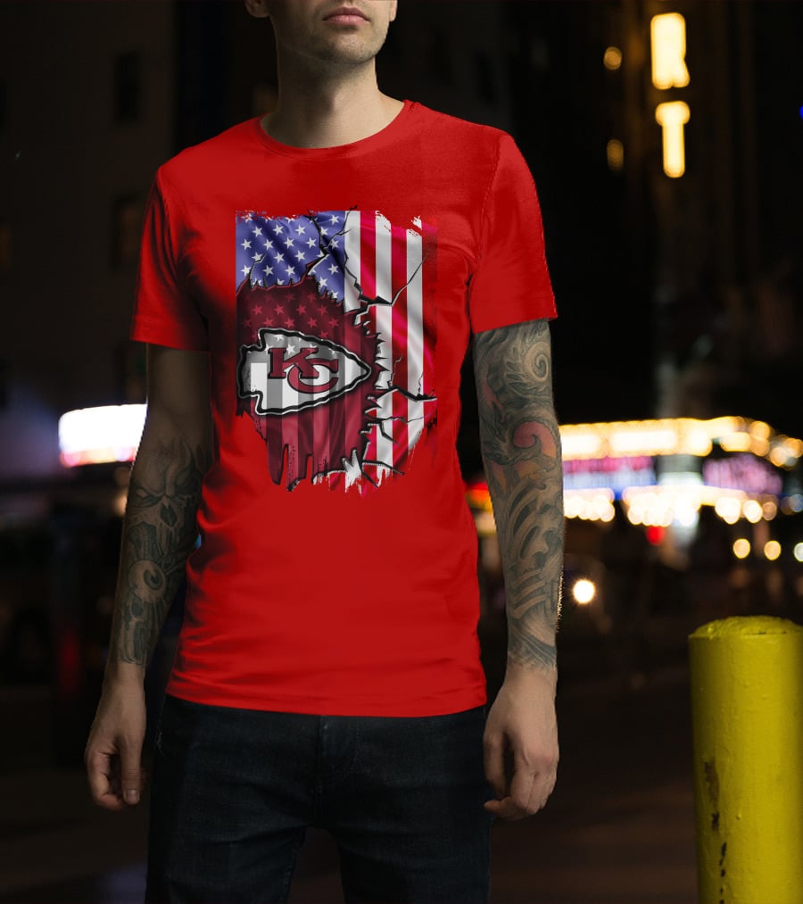 Kansas City Chiefs Logo With American Flag Background T-Shirt