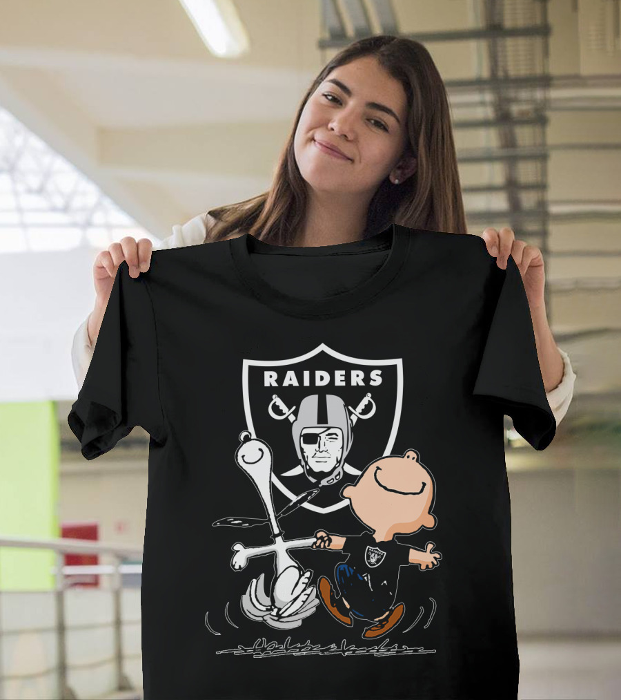 Snoopy And Charlie Brown Dancing In Front Of Oakland Raiders T-Shirt