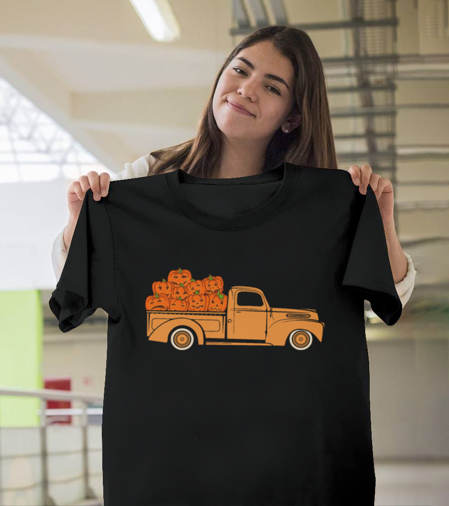 Pumpkin Truck Halloween Vintage Pickup with Carved Jack-O'-Lanterns T-Shirt