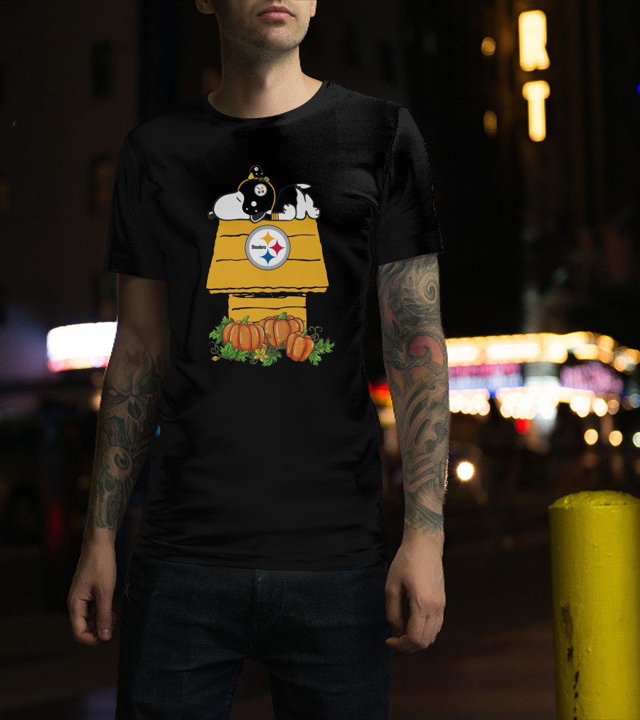 Pittsburgh Steelers Snoopy Doghouse With Pumpkins T-Shirt