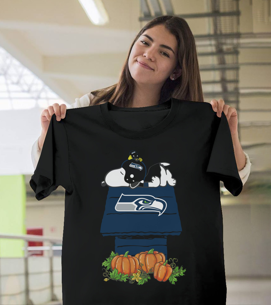 Seattle Seahawks Snoopy Doghouse Halloween Pumpkins T-Shirt