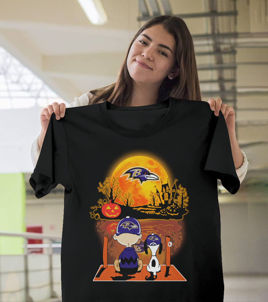 Baltimore Ravens Snoopy And Charlie Brown Halloween Moon Pumpkin Scene T-Shirt