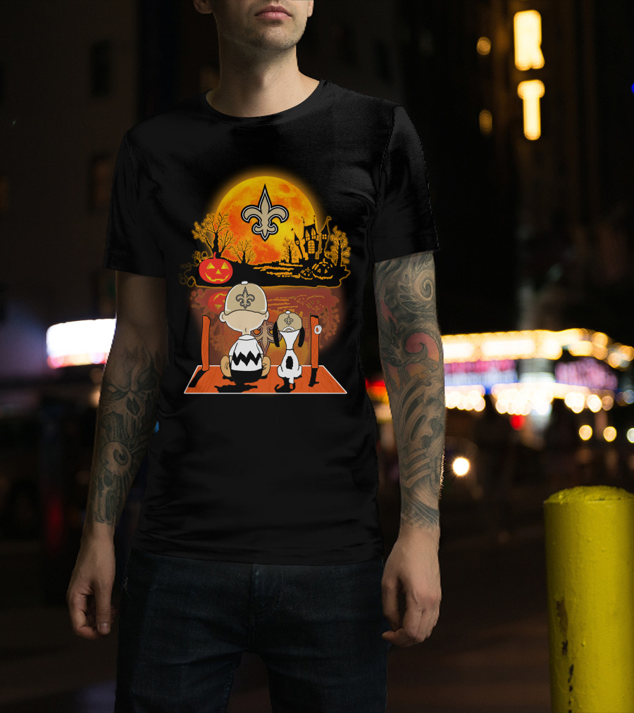 New Orleans Saints Halloween Snoopy Charlie Brown Pumpkin Scene T-Shirt