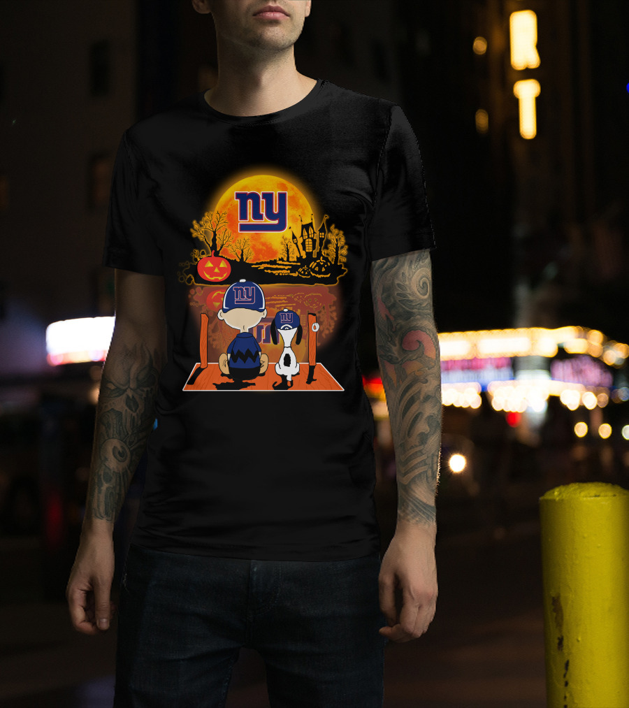 New York Giants Snoopy And Charlie Brown Halloween Pumpkin Scene T-Shirt