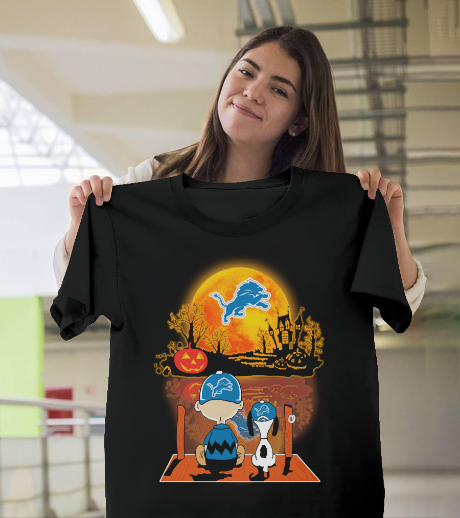 Detroit Lions Snoopy Charlie Brown Halloween Pumpkin Moon Scene T-Shirt