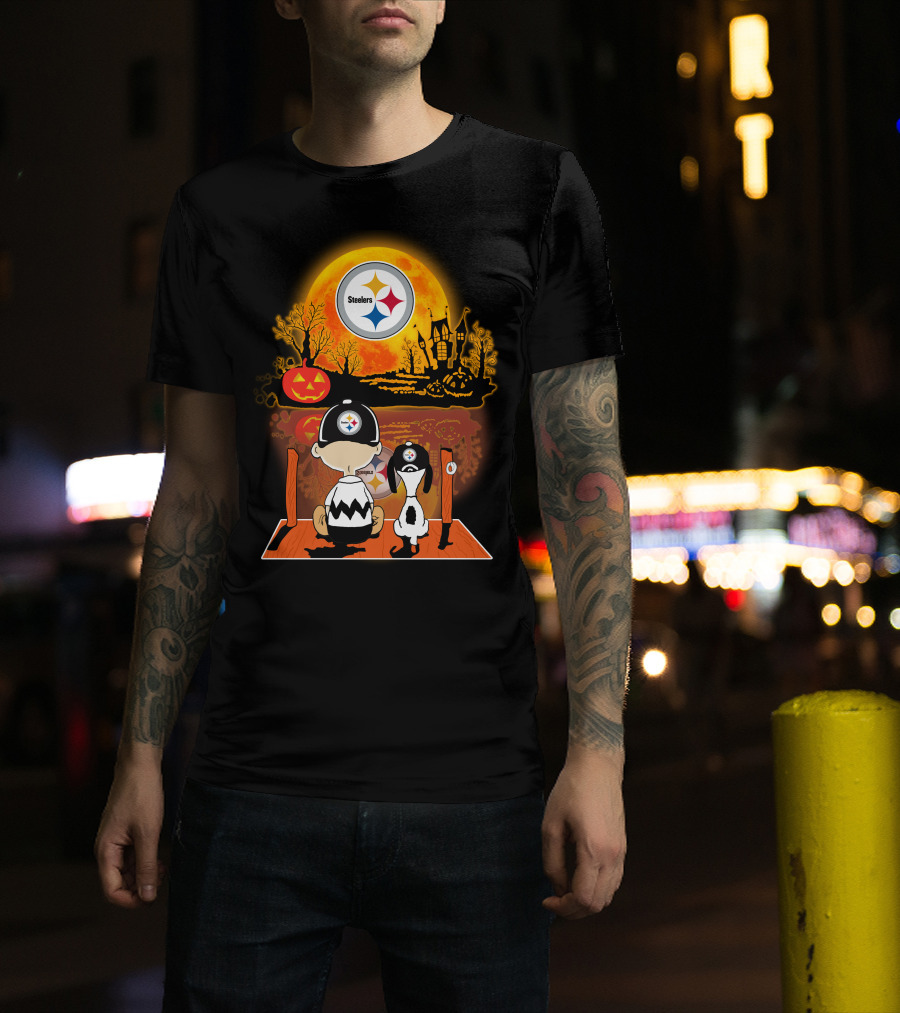 Pittsburgh Steelers Snoopy Charlie Brown Halloween Pumpkin Moon House T-Shirt