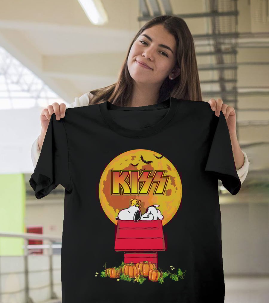 KISS Snoopy Halloween Pumpkin Moon Scene T-Shirt