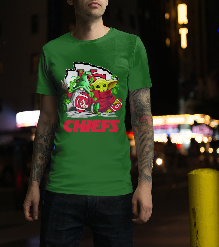 Kansas City Chiefs St. Patrick's Day Football Gnome And Baby Alien T-Shirt