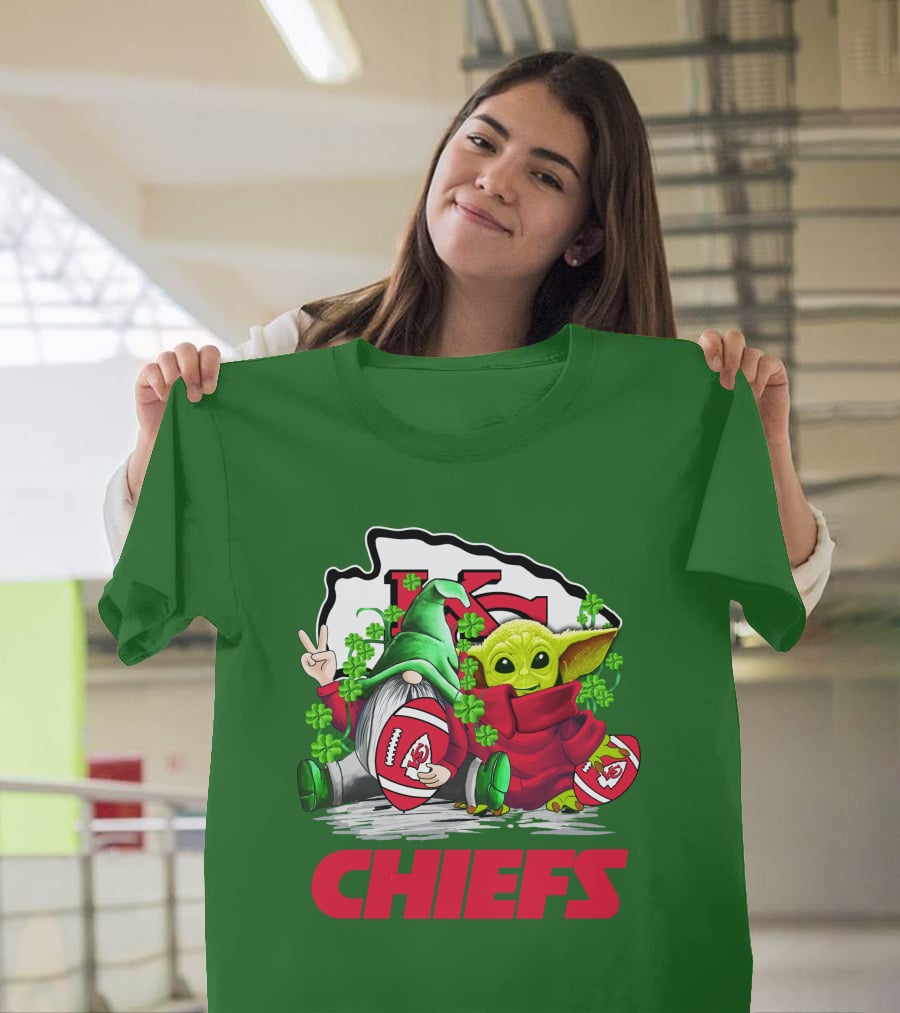Kansas City Chiefs St. Patrick's Day Football Gnome And Baby Alien T-Shirt