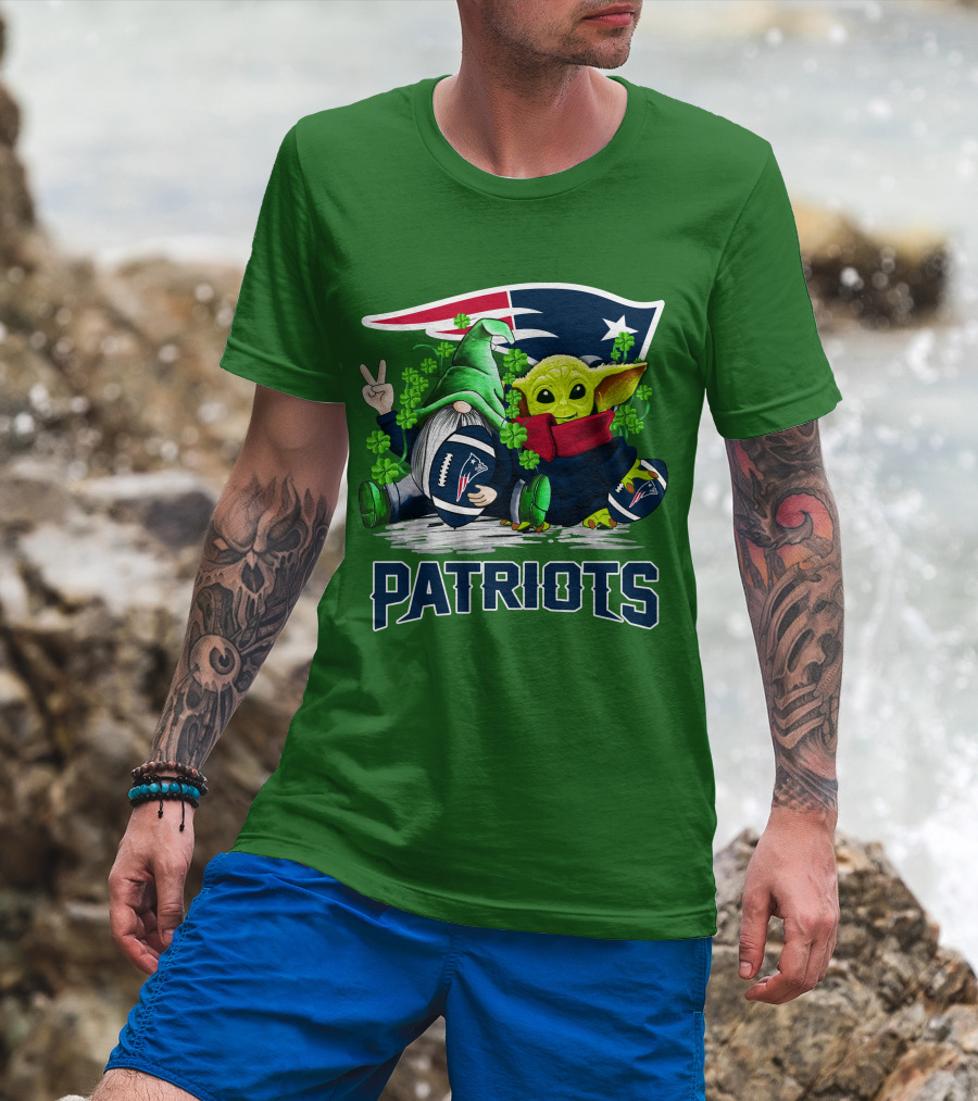 New England Patriots St. Patrick's Day Gnome And Green Alien Football T-Shirt
