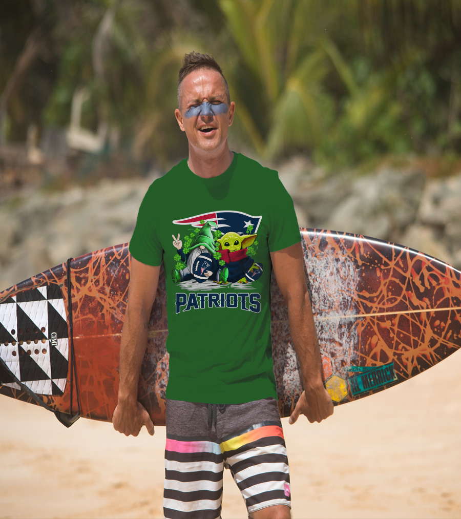 New England Patriots St. Patrick's Day Gnome And Green Alien Football T-Shirt