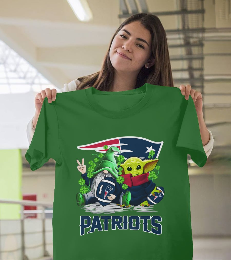New England Patriots St. Patrick's Day Gnome And Green Alien Football T-Shirt