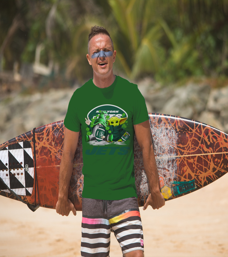 New York Jets Football St. Patrick's Day Baby Yoda And Gnome With Shamrocks T-Shirt