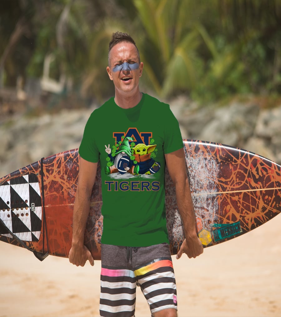 Auburn Tigers St. Patrick’s Day Football Gnome And Yoda Fan T-Shirt