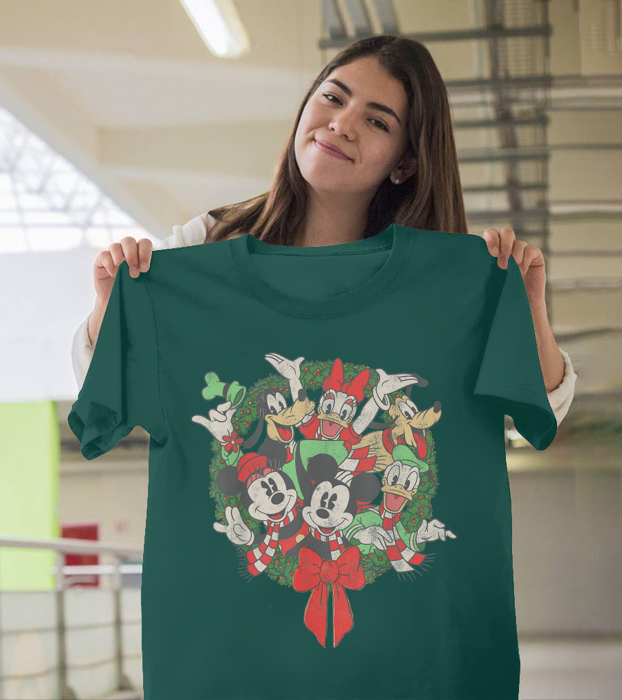 Disney Holiday Wreath Mickey Minnie Goofy Pluto Donald Christmas T-Shirt
