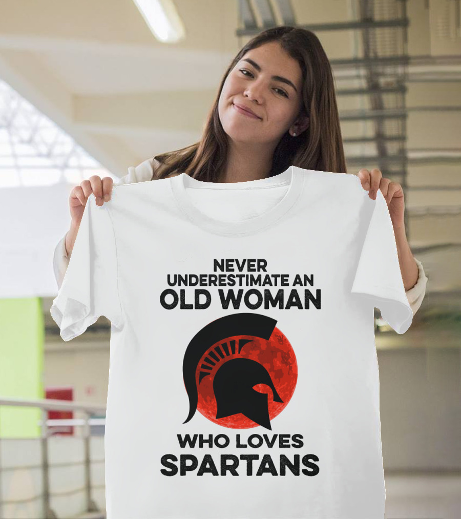 Never Underestimate An Old Woman Who Loves Michigan State Spartans T-Shirt