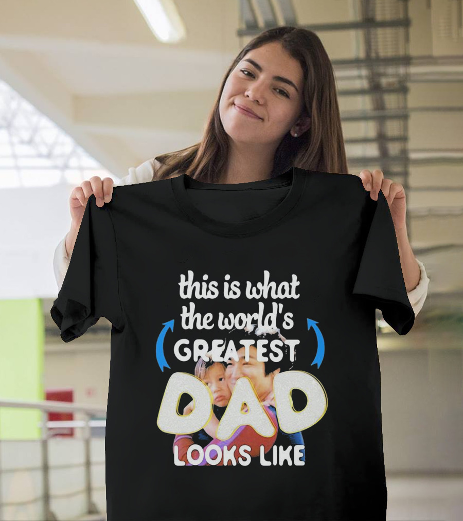This Is What The World's Greatest Dad Looks Like T-Shirt