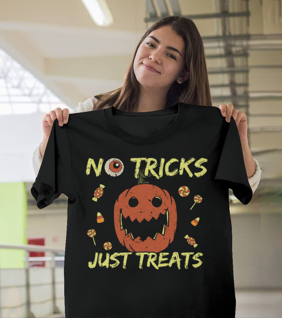No Tricks Just Treats Creepy Pumpkin Face with Candy and Eyeball Halloween T-Shirt