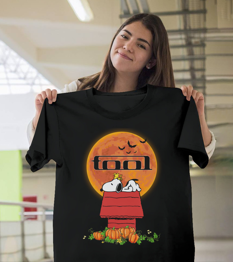 Tool 012a Halloween Snoopy Pumpkin Moon Scene T-Shirt