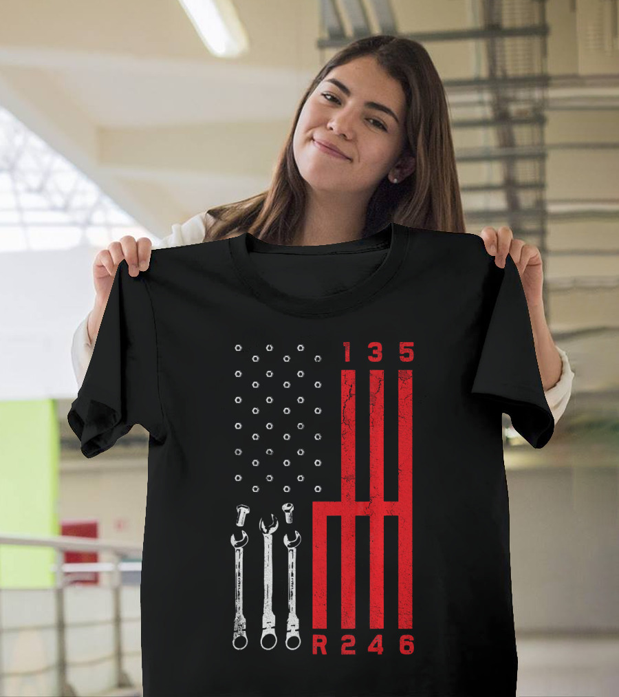 Car Mechanic Wrench Gear Shift American Flag 135 R246 T-Shirt