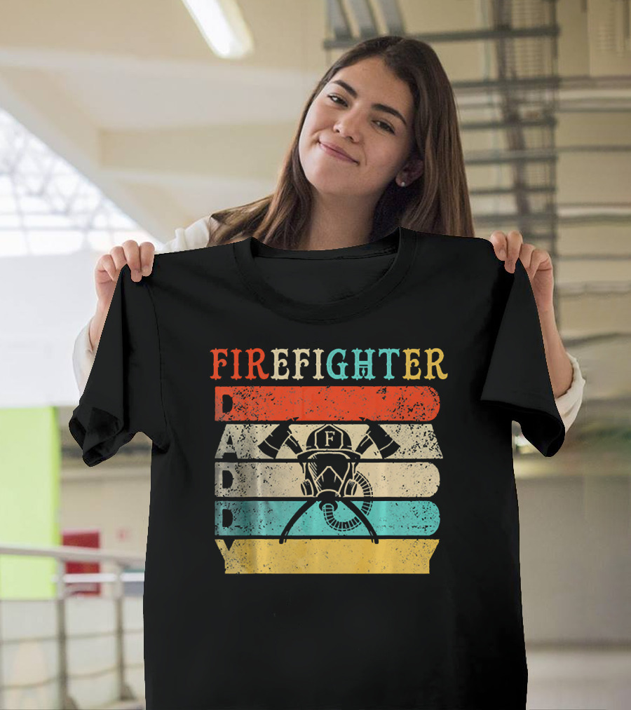 FIRE FIGHTER DADDY Vintage Helmet and Axes Retro Text T-Shirt