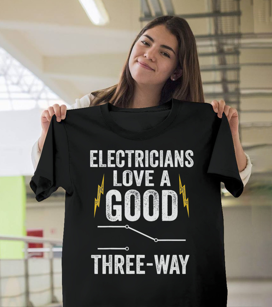 ELECTRICIANS LOVE A GOOD THREE-WAY WITH LIGHTNING BOLTS AND DIAGRAM T-Shirt