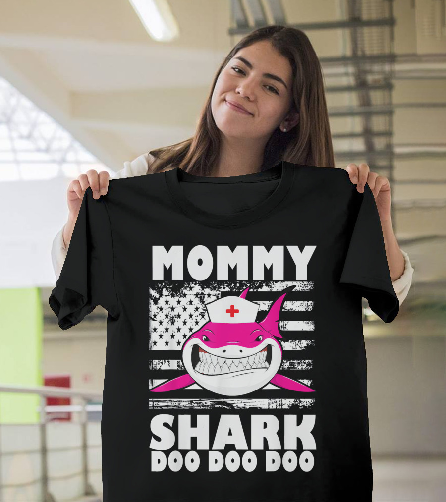 MOMMY Shark Nurse American Flag Doo Doo Doo T-Shirt
