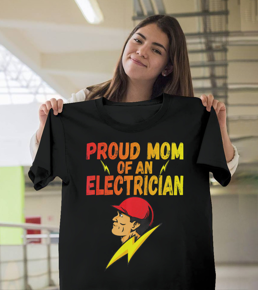 PROUD MOM OF AN ELECTRICIAN WITH LIGHTNING BOLT CAP T-Shirt