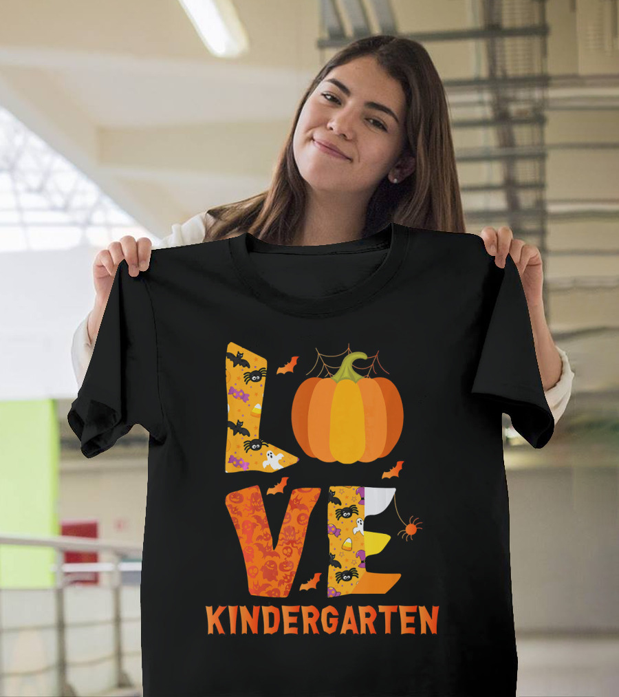 Love Kindergarten Pumpkin Halloween Bats Ghosts Spider T-Shirt