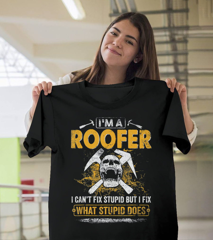 I'M A ROOFER I CAN'T FIX STUPID BUT I FIX WHAT STUPID DOES Skull Hammers T-Shirt