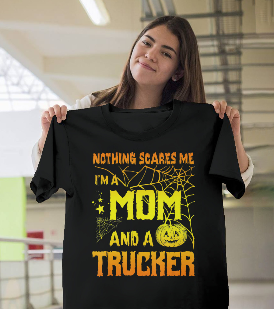 Nothing Scares Me I'm a Mom and a Trucker Spiderwebs and Jack-O'-Lantern T-Shirt