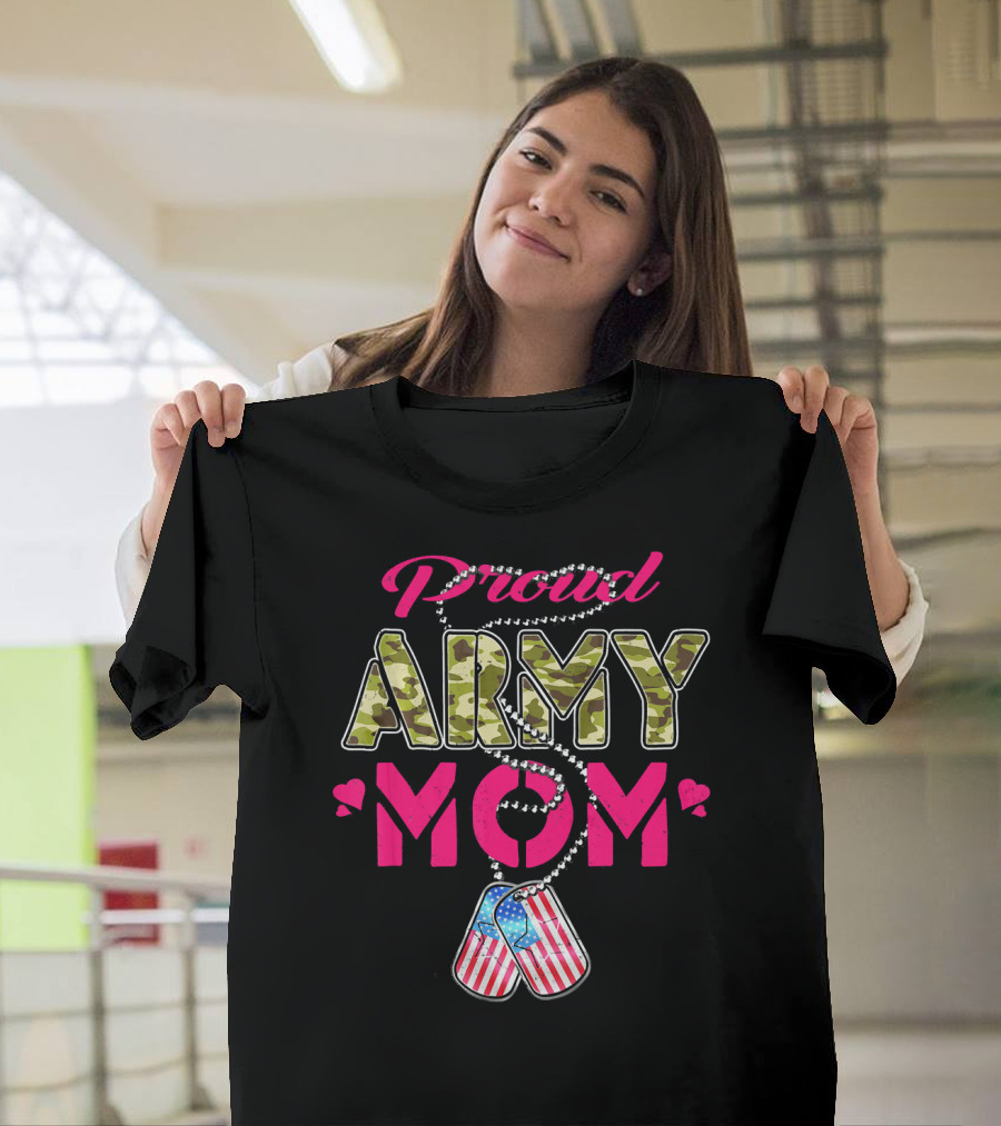 Proud Army Mom Camouflage Military Family with American Flag Dog Tags T-Shirt