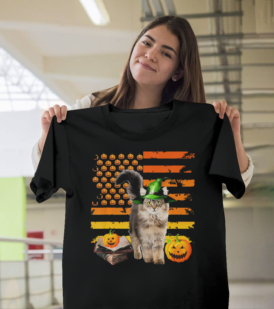 Halloween Maine Coon Cat With Witch Hat And Pumpkins T-Shirt