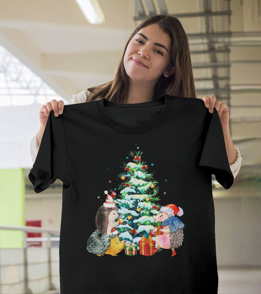 Christmas Hedgehog Cheer Gathering Around Festive Christmas Tree T-Shirt