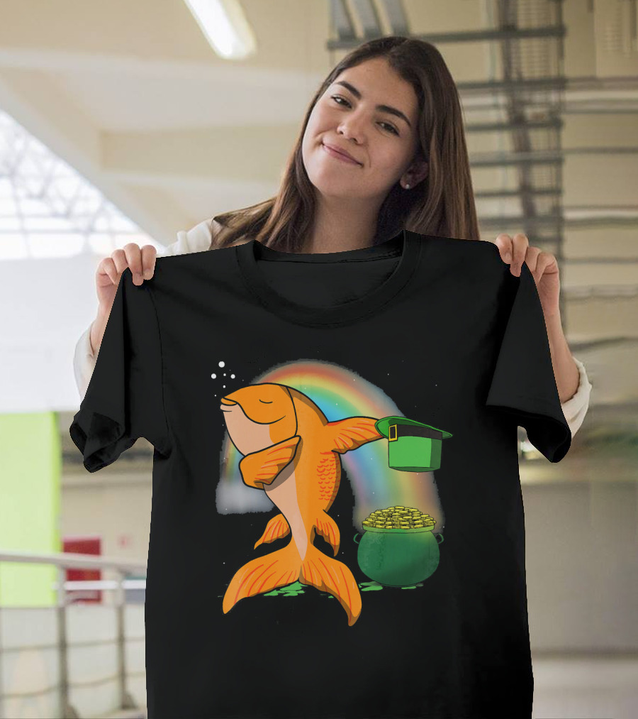 Dabbing Goldfish with Leprechaun Hat Rainbow Pot of Gold St Patricks T-Shirt