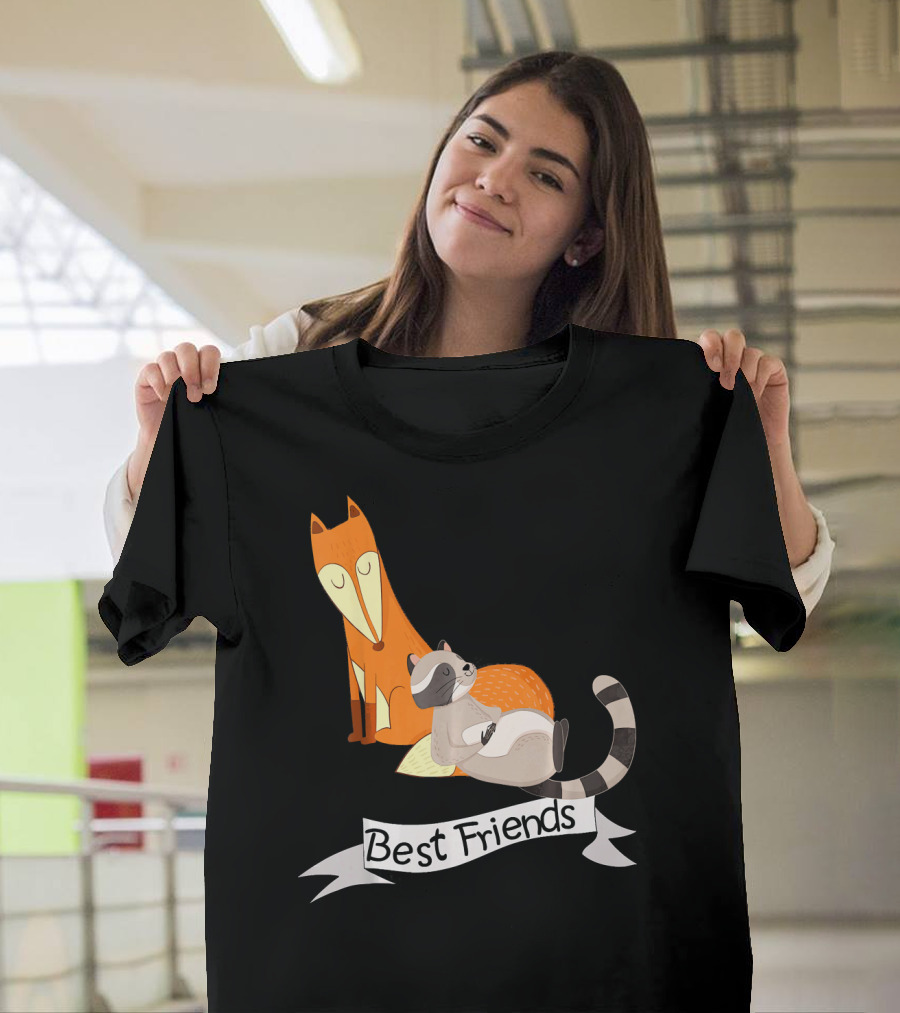 Best Friends Fox and Raccoon Cute Anim Relaxing Together T-Shirt
