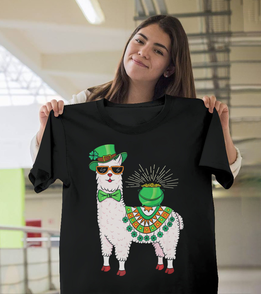 Llama St Patricks Day Leprechaun Pot of Gold and Clover T-Shirt