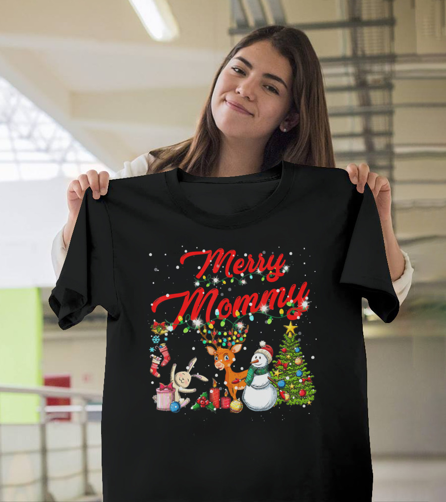 Merry Mommy Christmas Tree Reindeer Snowman Festive Lights T-Shirt