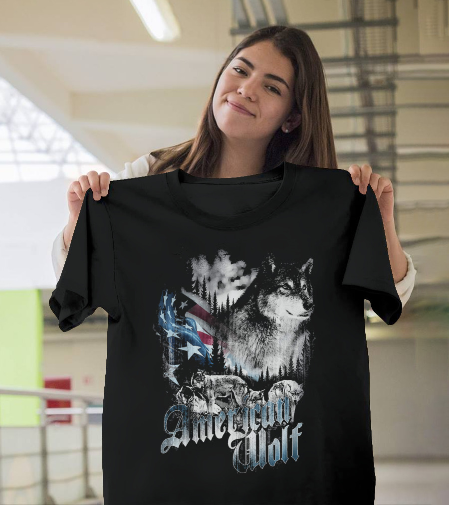 American Wolf Flag Stars and Stripes 4th of July Distress T-Shirt