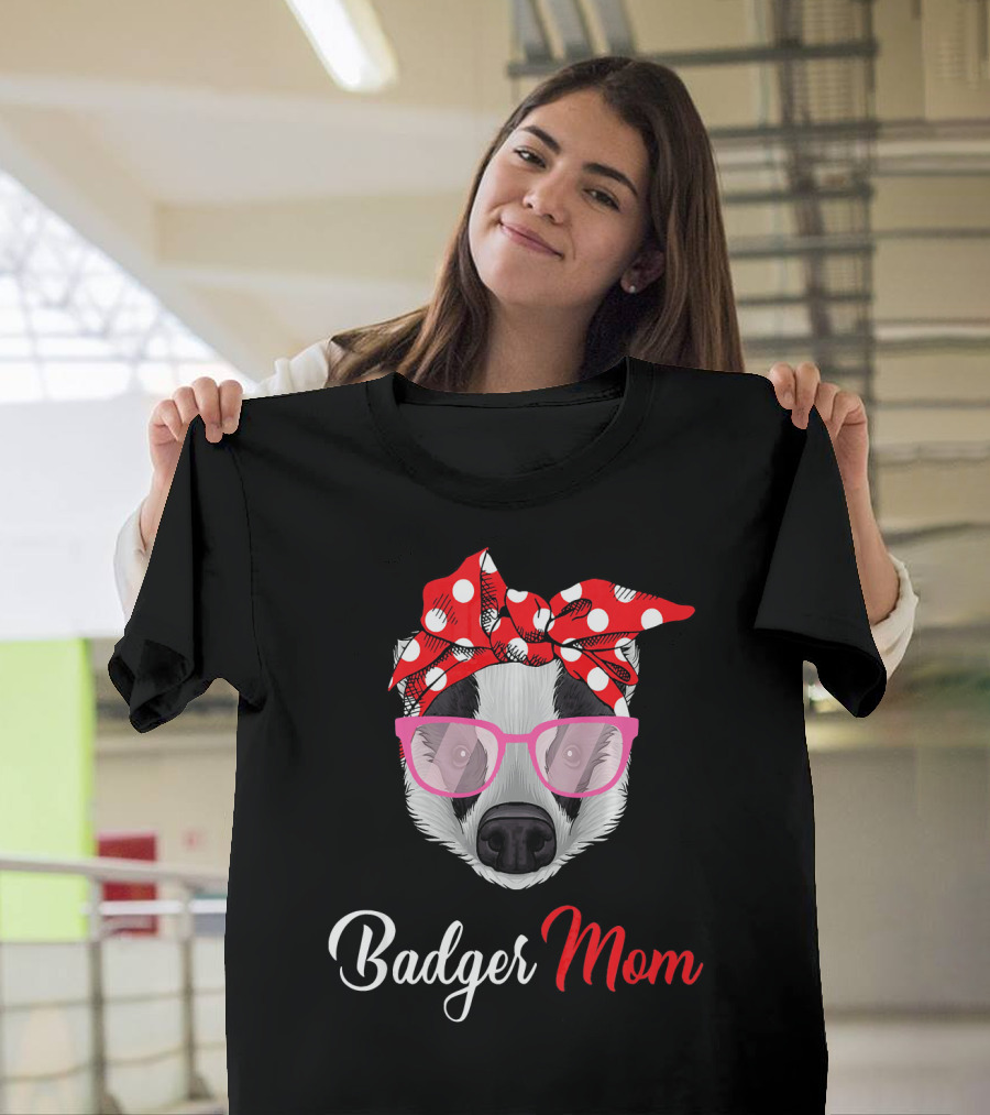 Badger Mom Animal Lovers Polka Dot Bandana Glasses T-Shirt