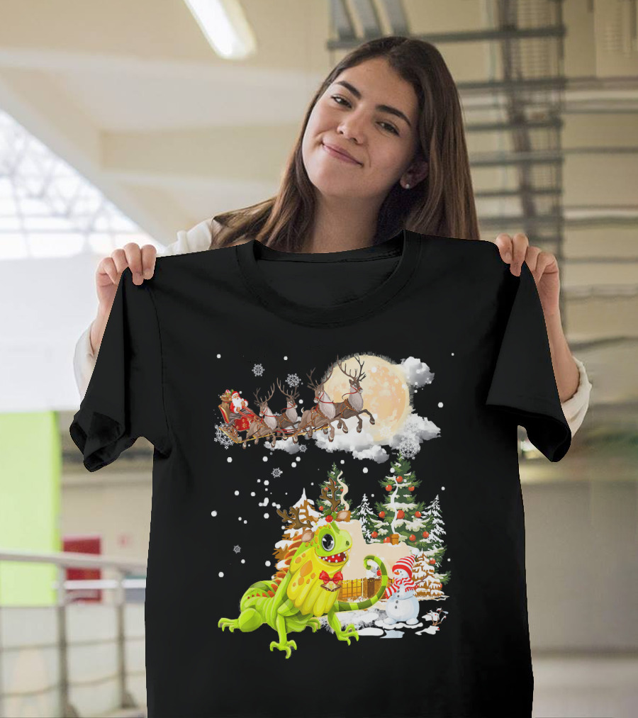 Iguana Comes to Town with Santa's Sleigh and Christmas Wonderland T-Shirt