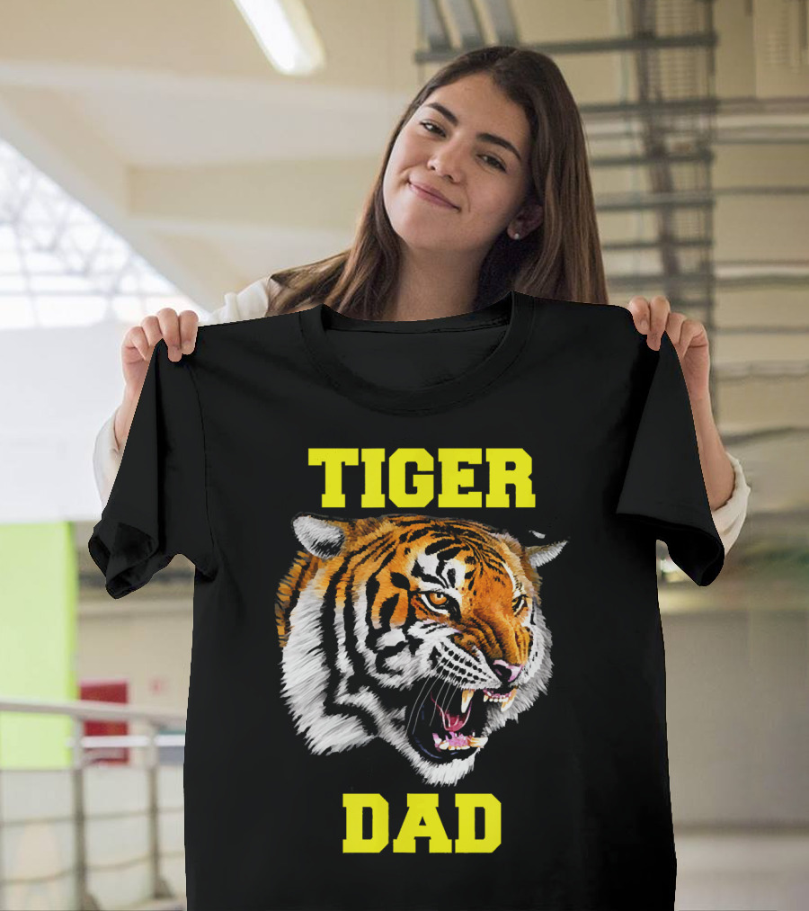 Tiger Dad Roaring Tiger Face Bold Lettering T-Shirt
