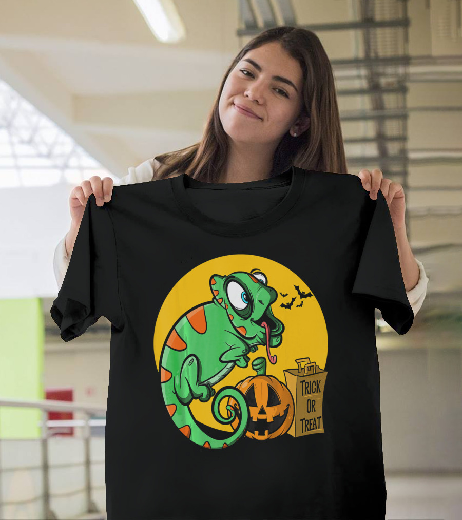 Iguana Halloween Trick or Treat Pumpkin Bats T-Shirt