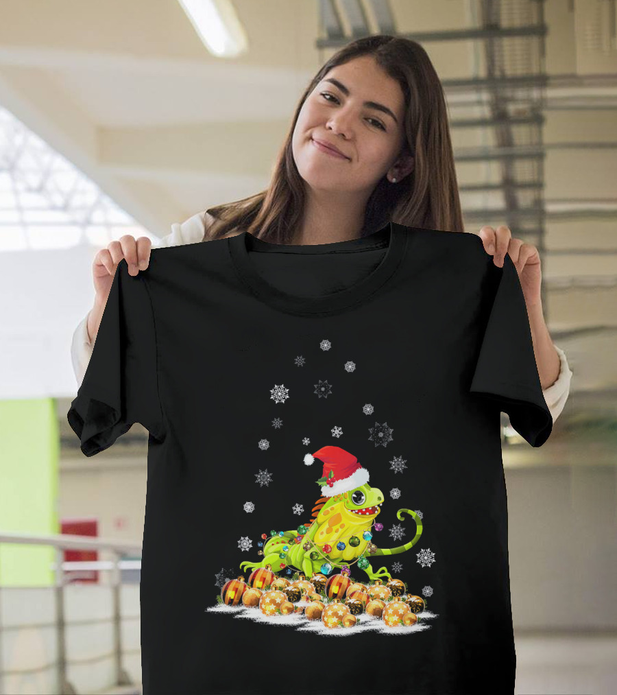 Funny Cute Iguana Christmas Light Santa Hat Snowflakes Ornaments T-Shirt