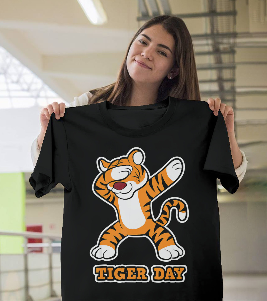 Funny Dabbing Tiger On Tiger Day T-Shirt