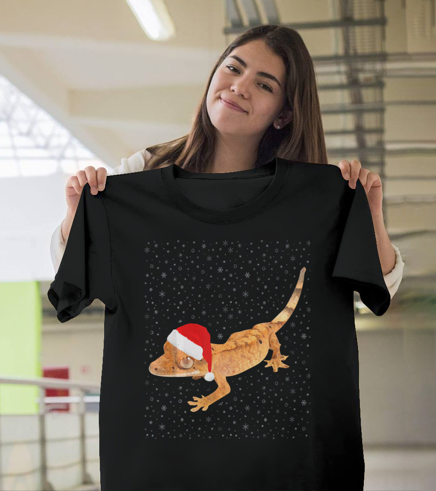 Crested Gecko Christmas Santa Hat Snowflakes Funny Holiday Lovers T-Shirt